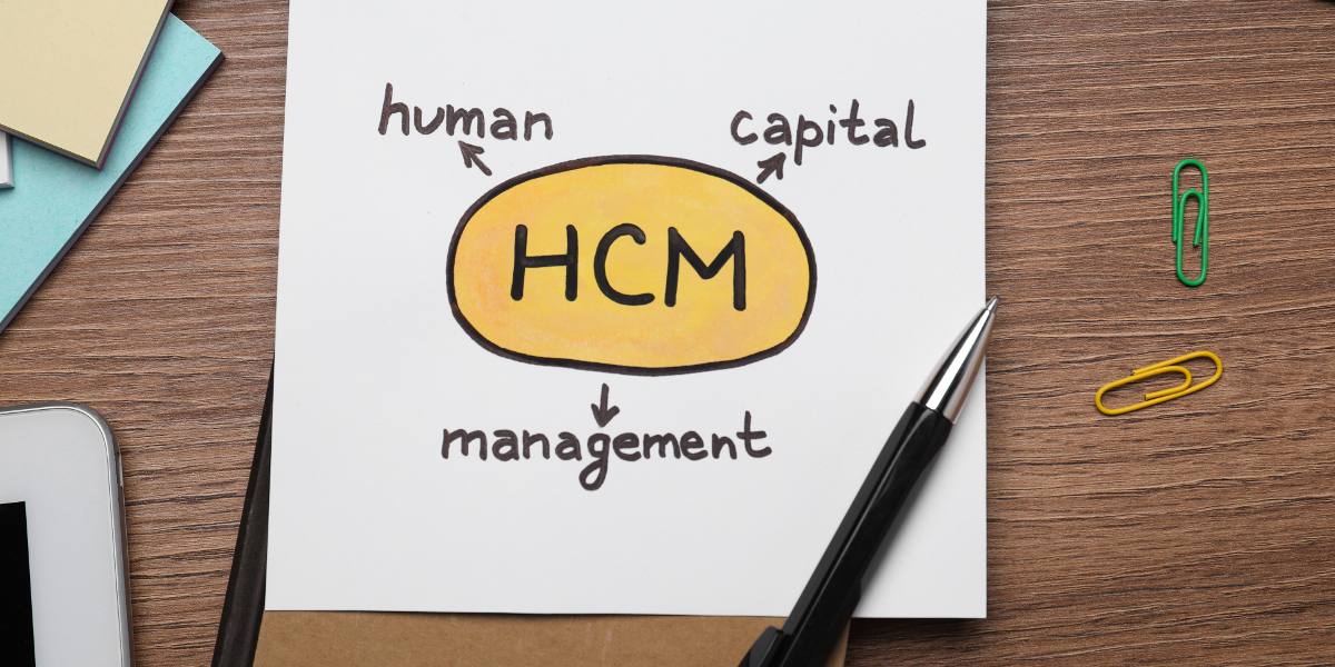 HCM, Human Resurces Management reprezentat pe o foaie de hartie, concept | shiftin